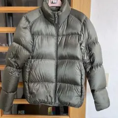 ユニクロ　ダウンジャケット　カーキ　Sサイズ