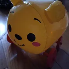 クマのデザインの黄色いおもちゃ　ディズニー　プーさん