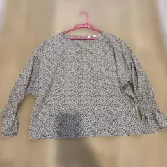 花柄フレア袖長袖ブラウス