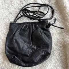 ブラック ショルダーバッグ 巾着型