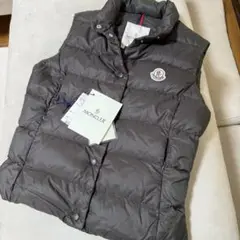 MONCLER ダウンベスト カーキ タグ付き レディース 1