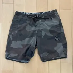 【VOLCOM】ボルコム カモフラ ボードショーツ サーフパンツ 28のサムネイル