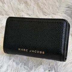 ✨極美品 ✨マークジェイコブス 二つ折り財布 ザグルーヴ コンパクトウォレットのサムネイル