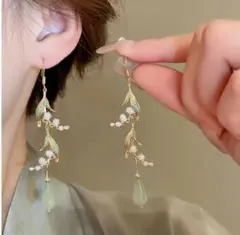 鈴蘭ピアス パステルカラー ロングピアス グリーン 花 揺れるピアス リーフ