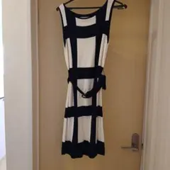 UNTITLED ノースリーブひざ丈ワンピース