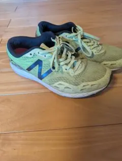 ニューバランス ランニングシューズ 黄色24cm