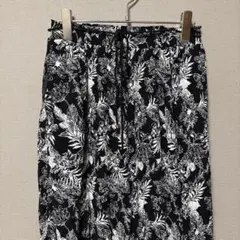 HK WORKS LONDON モノトーンロングスカート(M)ボタニカル柄のサムネイル