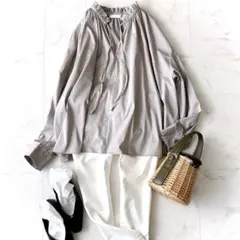 ボールジィ＊ハイカウントサテンネックフリルブラウス 36 ライトグレー 光沢感