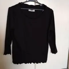 ブラック　黒 七分袖トップス フリル