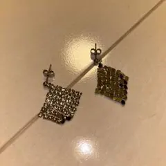 幾何学模様のスタッドピアス（シルバー・ゴールド）