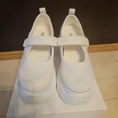ホワイトエアクッションスニーカー