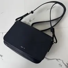agnis.b✨カメラバッグ　フラップ　オールレザー　ブランドロゴ　シルバー金具