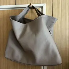 本革のショルダーバック