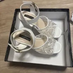 Mafmof 刺繍入りホワイトハイヒールサンダル