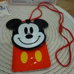 ミッキーマウス 顔型ポーチ 赤 ディズニーチケットホルダーストラップ
