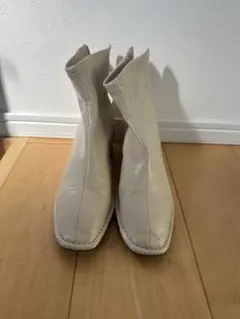 ホワイトショートブーツ RANDA