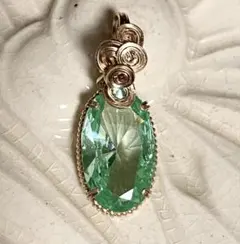 ハンドメイドペンダントトップ⭐︎シンセティックスピネル　エリナイト