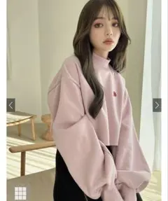 ロゴ刺繍ショート丈スウェットトップス