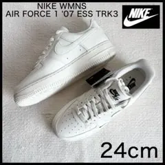 NIKEナイキウィメンズ エア フォース 1 '07 エッシェンシャル 24cm