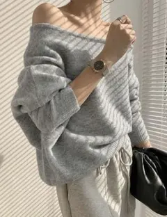 オフショルダー長袖ニットセーター グレー/ネイビーブルー