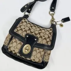 COACH ショルダーバッグ レガシー シグネチャー ターンロック ベージュ