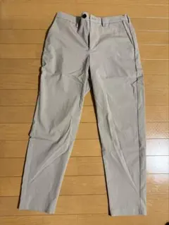 GU ベージュ チノパン Sサイズ