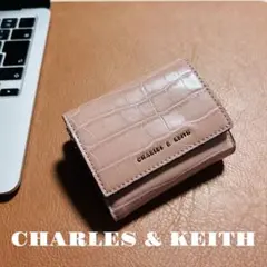 CHARLES & KEITH チャールズアンドキース　三つ折り財布
