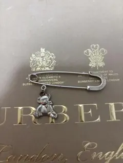 Burberry バーバリー ピンブローチ くま　テディベア