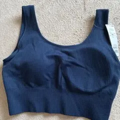 【新品】(タグ付き)シームレスハーフトップ（M-L）