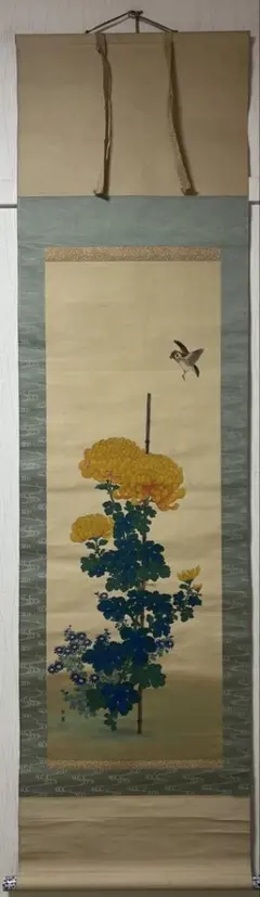 【真作】掛軸　秋草小禽図　菊花に舞う鳥　優美な筆致の花鳥画　V66 真作】掛軸 秋草小禽図 菊花に舞う鳥 優美な筆致の花鳥画 V66 - メルカリ