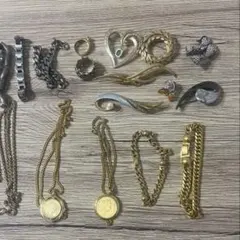 アクセサリー ネックレス ブローチ 整理　まとめ売りのサムネイル