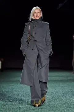 burberry 24aw ルック1 コートのサムネイル