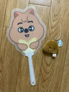 ハンクオッカ　straykids ソウルコン うちわカバー　SKZOO Baby ソウルコンうちわカバー skzoo ハンクオッカ ベイビー - メルカリ
