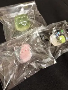 にゃんでも屋 水入り氷 スクイーズ - メルカリ