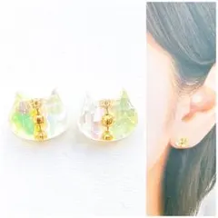ライトグリーン×ホワイトバイカラー8mm猫ピアス/イヤリング