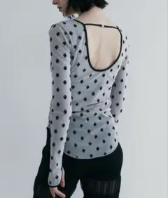 新品未使用】ソリン sorin スワンレイク Uネックトップ ベージュ