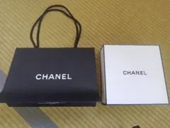 CHANEL　ギフトボックス　空箱　紙袋のサムネイル