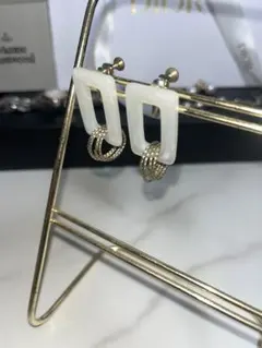 ホワイト フープイヤリング