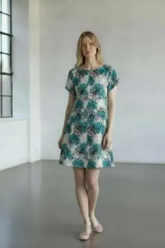 青と緑のパターン フレンチスリーブひざ丈ワンピース