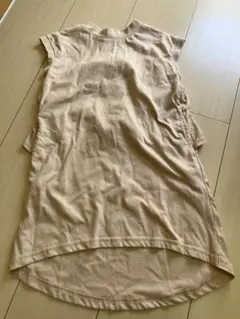 ベージュ　ワンピース