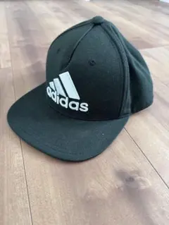 adidas 黒 スナップバックキャップ