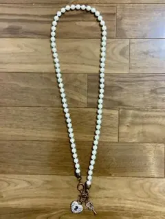 ハート&キーチャーム付きパールネックレス