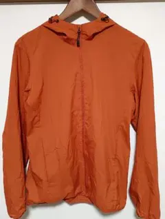 ユニクロ　ポケッタブルパーカー　メンズS　　カラー オレンジ