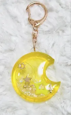 【ハンドメイド】黄色 月型 オイルレジンチャーム　No.19