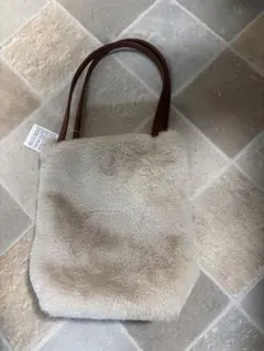 ベージュ ファートートバッグ