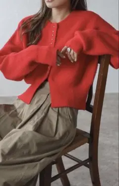 ボンジュールサガン　スリットヘムフェザーカーディガン　レッド美品