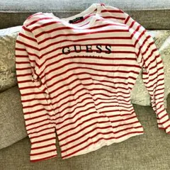 GUESS 赤と白のストライプ 長袖Tシャツ