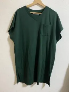 ダークグリーン Vネック オーバーサイズTシャツ