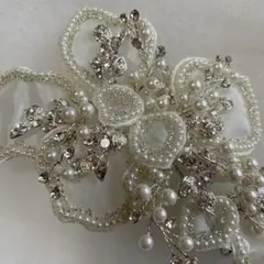 花嫁　髪飾りパールブライダルヘアアクセサリー髪飾りウェディング ティアラ