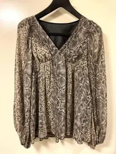 タグ付き ブラウス 柔らかいシフォンのサムネイル